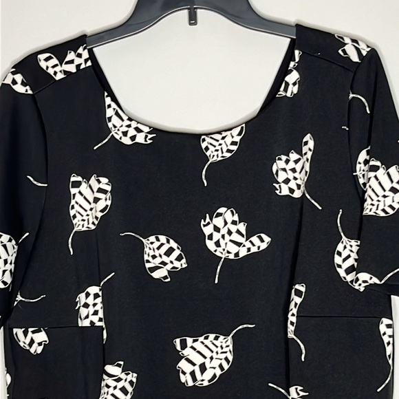 VINCE CAMUTO Women’s Black White Floral Artsy Dress Size 1X - Picture 3 of 8
